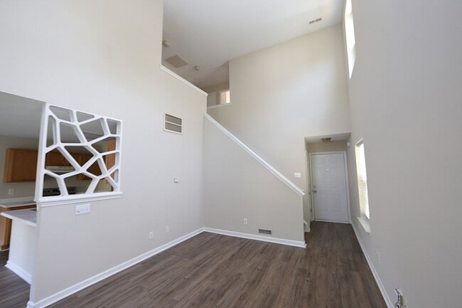 Building Photo - NW Raleigh Home w/ Fenced Backyard!