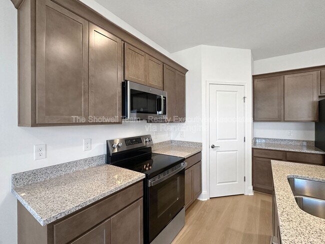 Building Photo - 1724 Bennett Vlg Dr