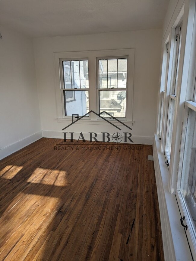 Building Photo - Renovated 3 Bedroom Single Family Home!