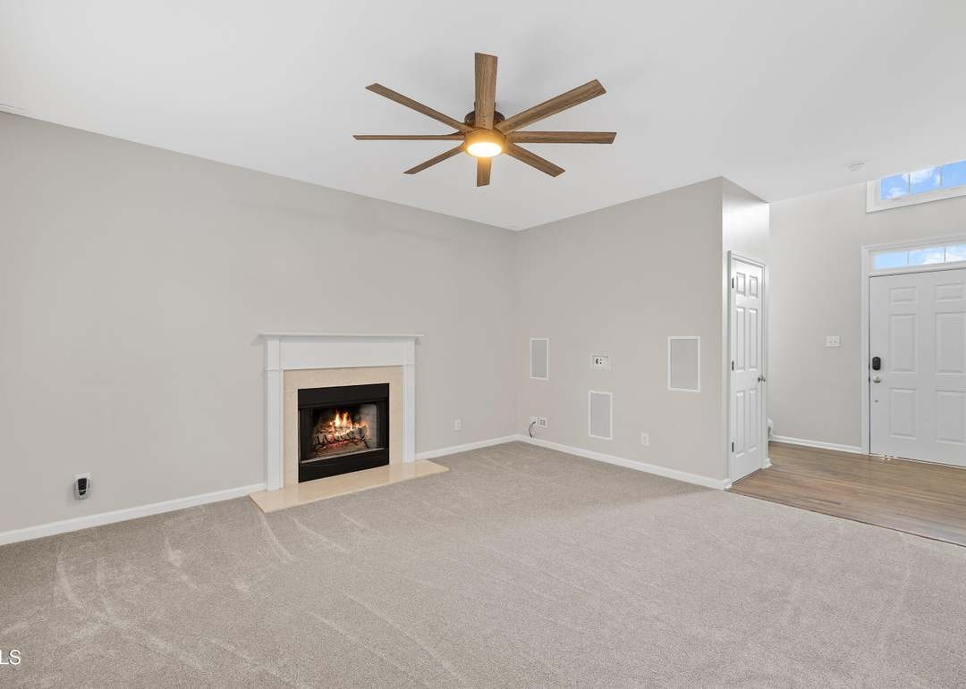 Building Photo - Room in Single Family Home on College Ave