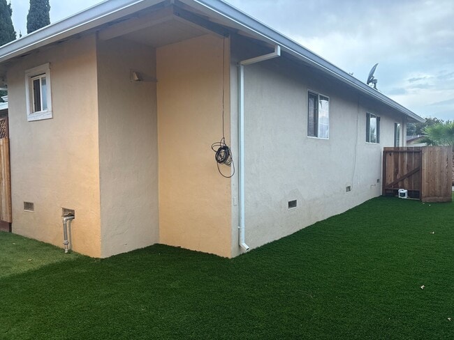 Building Photo - NEW BRENTWOOD CONSTRUCTION ADU! HIGHLY UPGRADED NEW KITCHEN & BATHROOM! 3 BEDROOMS & 1 BATHROOM! ...