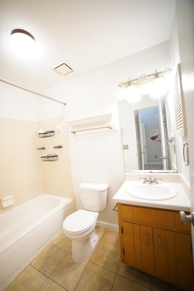 Building Photo - 1530 Merry Oaks Ct