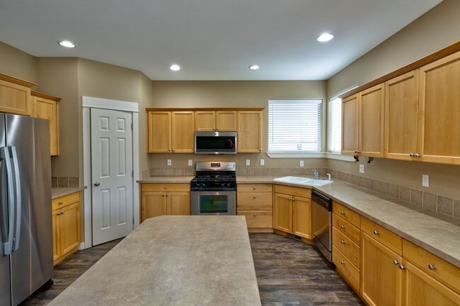 Building Photo - 61167 Cone Flower St