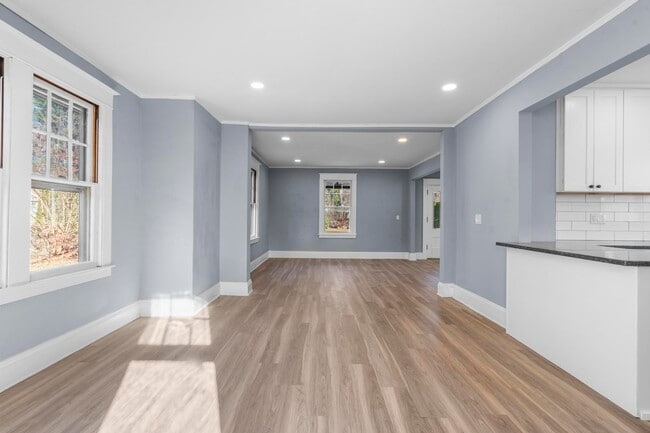 Building Photo - 46 Hart St