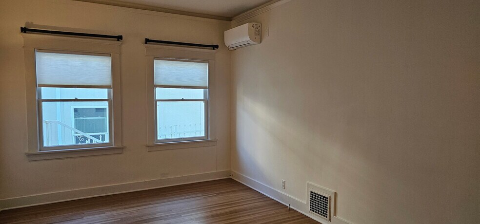 Bedroom 2 - 218 1/2 N Kenmore Ave