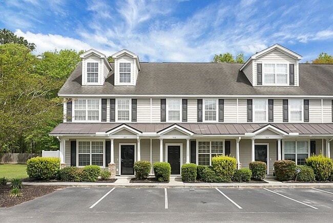 Building Photo - 215 Hemingway Cir