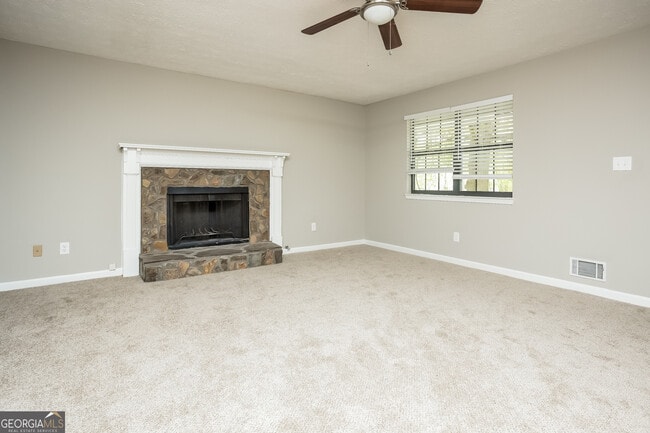 Building Photo - 140 Paces Way