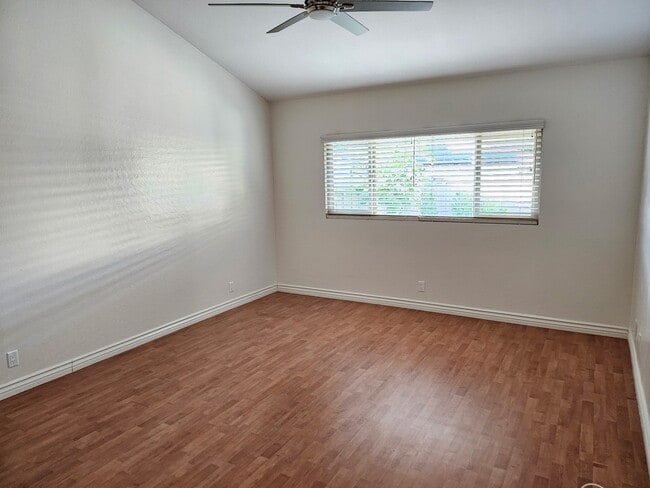 Building Photo - 5 Windwood
