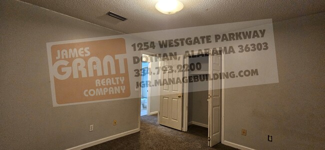 Building Photo - 211 Plantation Rd