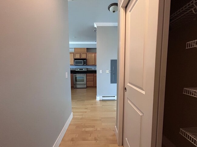 Building Photo - 1 Bed, 1 Bath Condo with Bellingham Bay View and parking garage