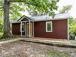 Building Photo - 2 bd, 1 ba house, just north of Columbia, ...