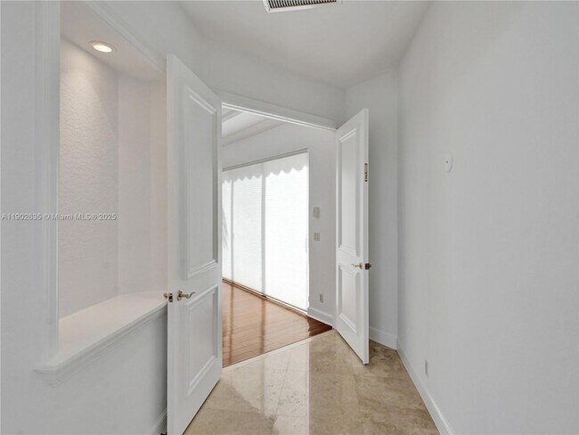 Building Photo - 16291 Bristol Pointe Dr