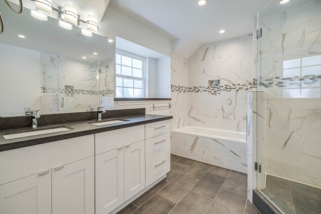 Building Photo - 12458 Woodthorpe Ln