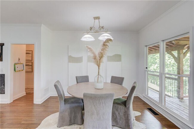 Building Photo - 2870 Roanoke Rd