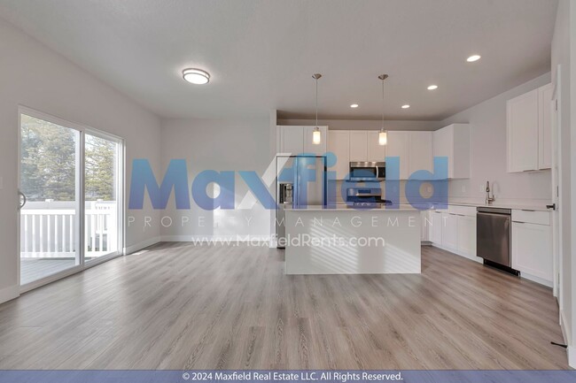 Building Photo - Pet Friendly MODERN TWIN HOME - 4 BD 3 BA ...