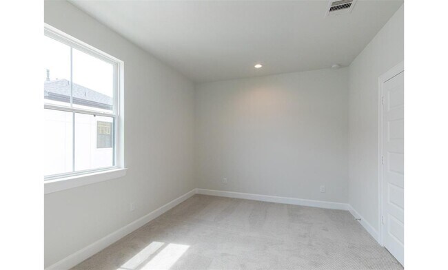 Building Photo - 2802 Grand Fountains Dr