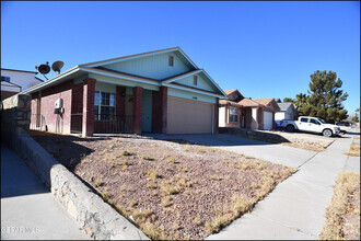 Building Photo - 12496 Sombra Fuerte Dr