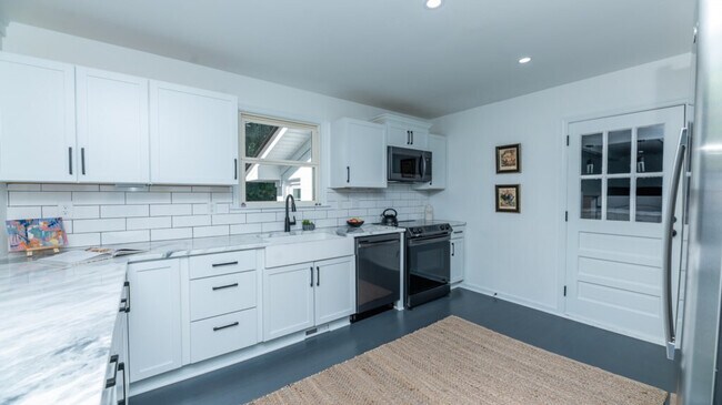 Building Photo - 4959 Parkside Dr
