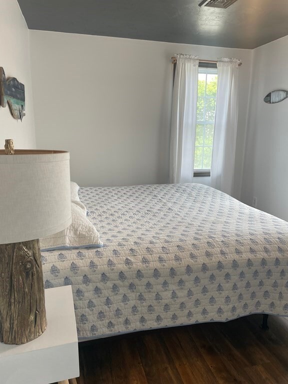 Building Photo - 128 Colonial Rd