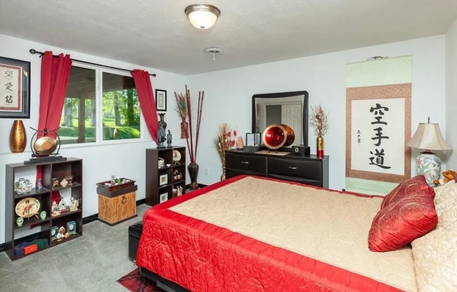 Building Photo - 5805 Pine Ct