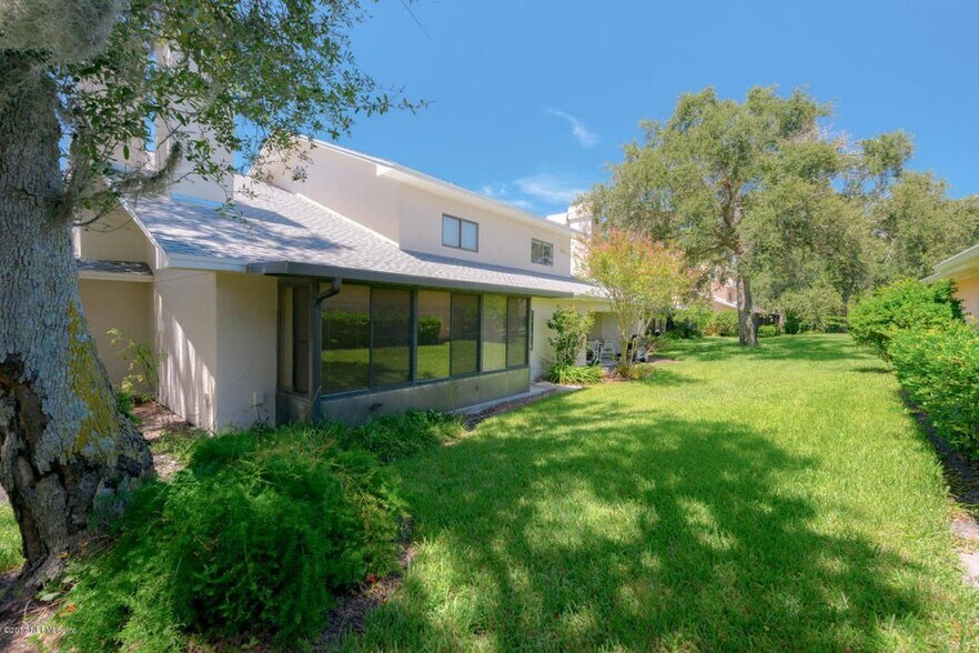 Rear Florid room and back yard - 172 La Pasada Cir S