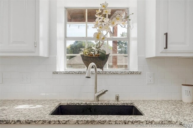 Building Photo - Beautifully Updated Broken Arrow Home!