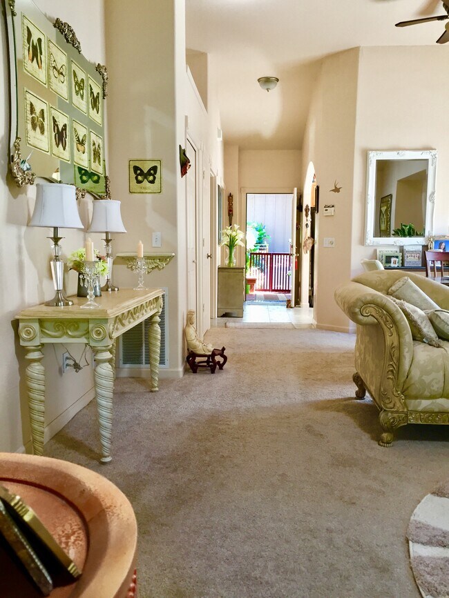 Main room looking to front of unit - 3685 Colony Oaks Dr