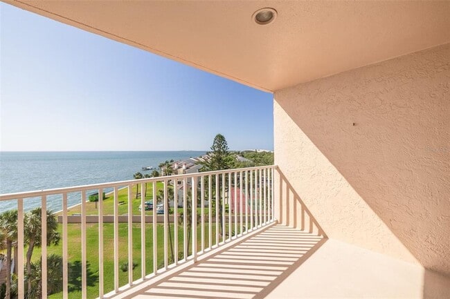 Building Photo - 7432 Sunshine Skyway Ln S