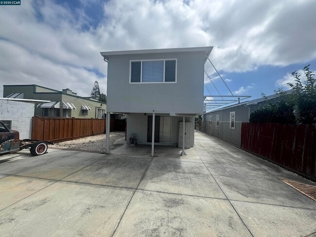 Building Photo - 674 Maud Ave