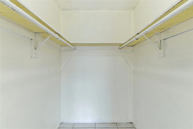 Building Photo - 4044 NW 19th St