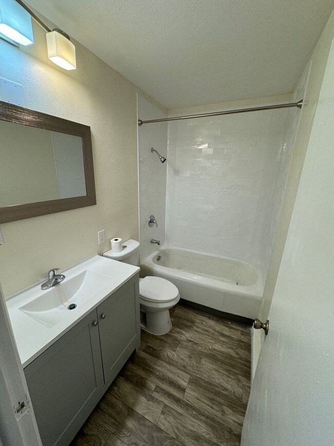 Building Photo - 826 3rd Ave S