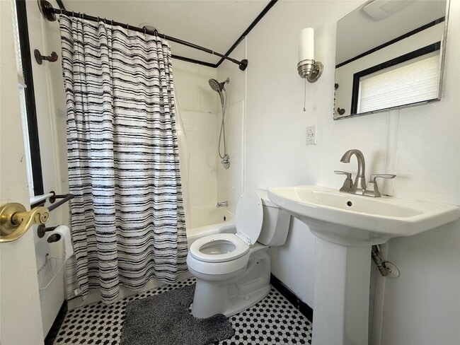 Building Photo - 2703 Watson Blvd