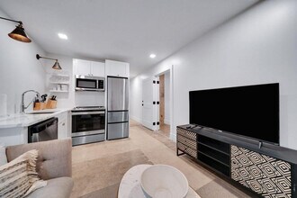 Building Photo - 505 E Travis St