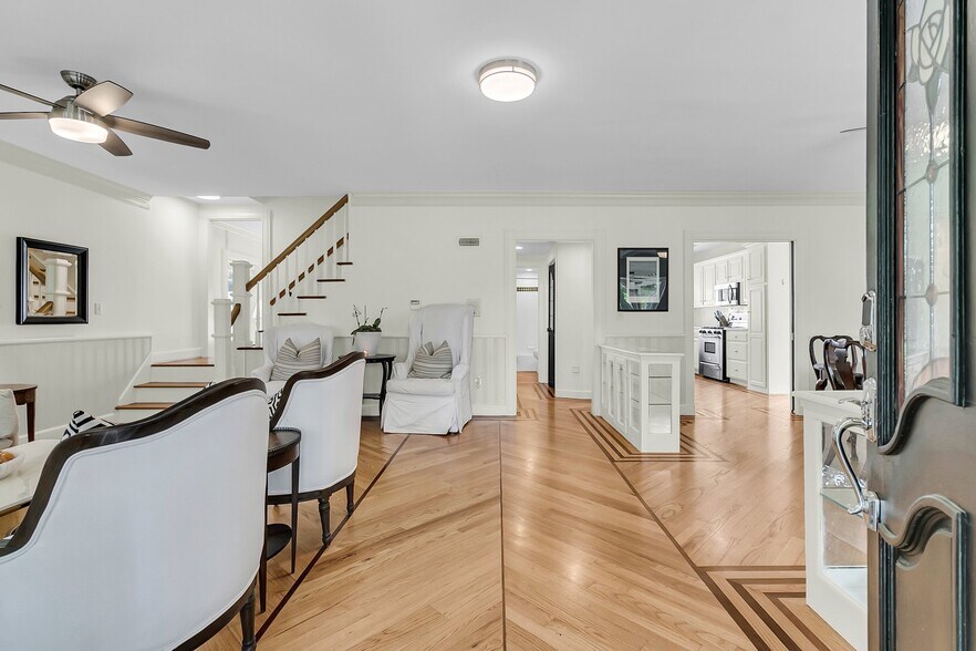 Building Photo - 2142 Golfview Dr