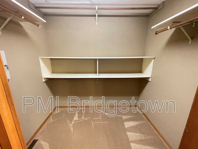 Building Photo - 11011 S Southridge Dr