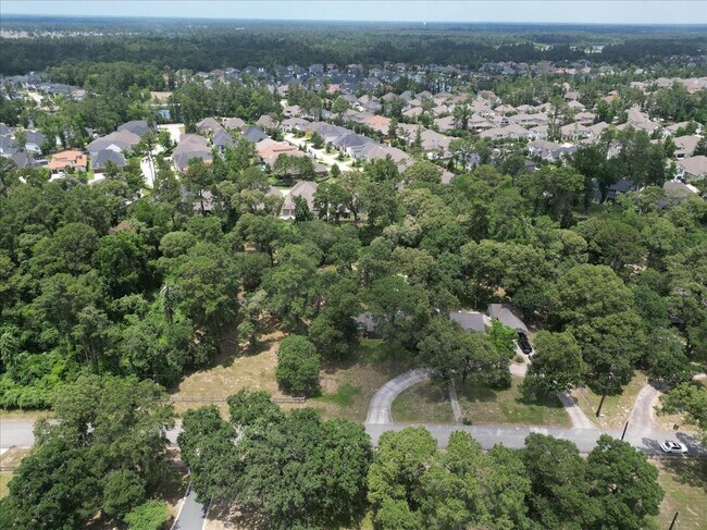 Building Photo - 9502 Rolling Oaks