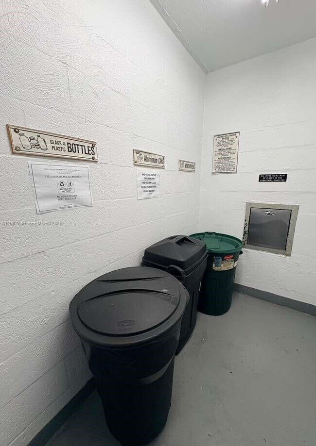 Building Photo - 20500 W Country Club Dr