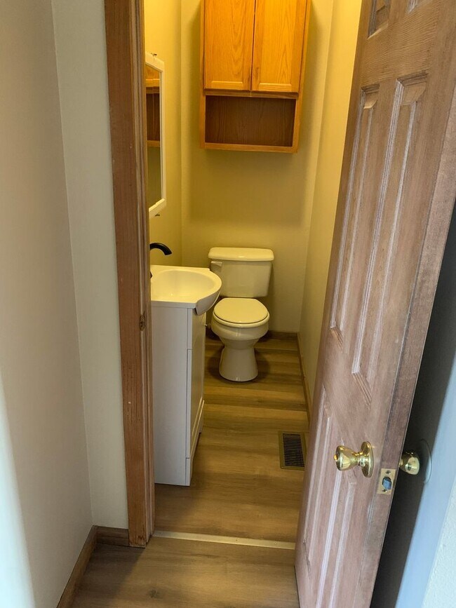 Building Photo - Duplex Available in Forsyth!