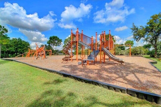 Building Photo - 4834 Willow Dr