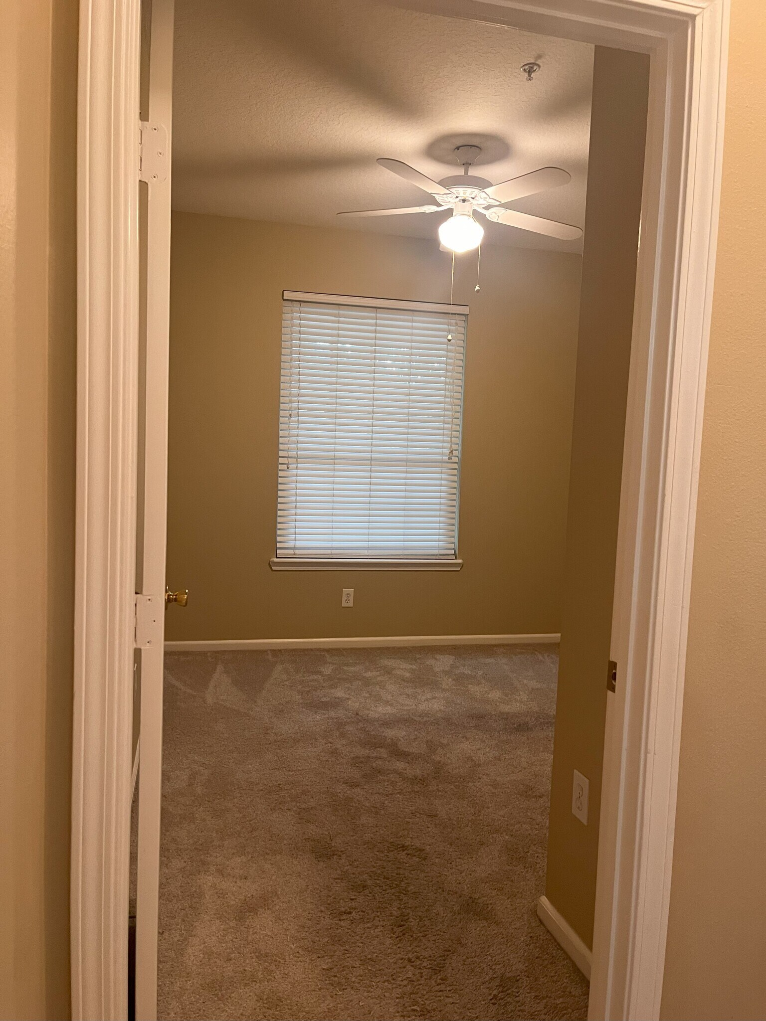 Middle Bedroom - 10550 Baymeadows Rd