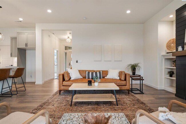 Building Photo - Stunning New Construction Five Bedroom Three Bath in South Richland!