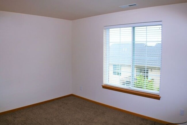 Building Photo - $1,135 | 2 Bedroom, 2 Bathroom Condo | No ...
