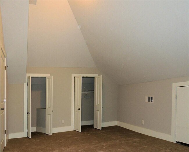 Building Photo - 2423 Woodhead St
