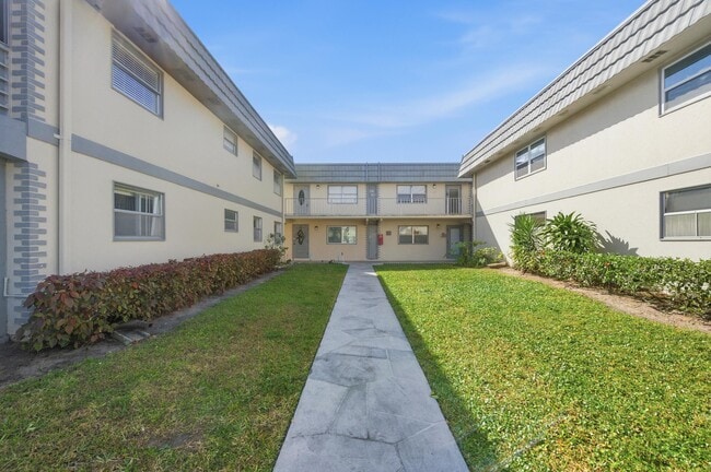 Building Photo - 452 Brittany Dr