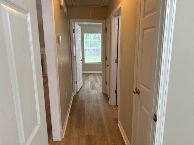 Building Photo - 247 Laurel Hill Cir