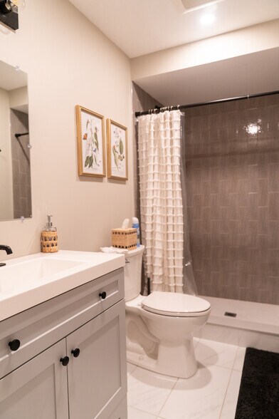 Building Photo - 279 Suffolk Ave