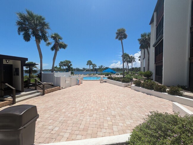 Building Photo - LEASE PENDING Annual/Seasonal turnkey furnished 2/2 end townhome in waterfront community by Siest...