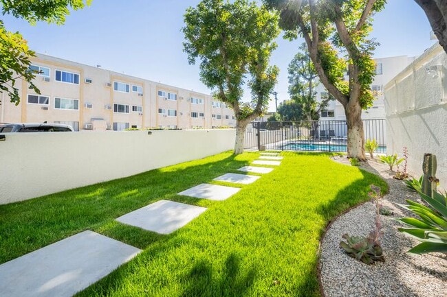 Building Photo - 10020 Zelzah Ave