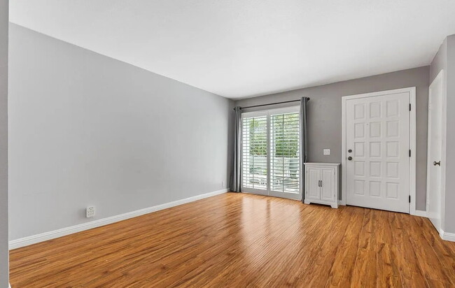 Building Photo - Beautifully Maintained Rental Unit Available