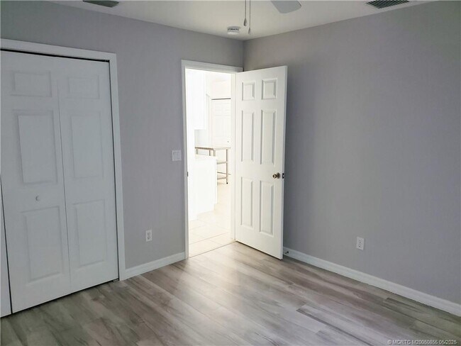 Building Photo - 2509 SE Lyman Cir